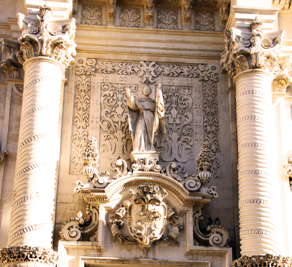 Portale della Basilica del Rosario