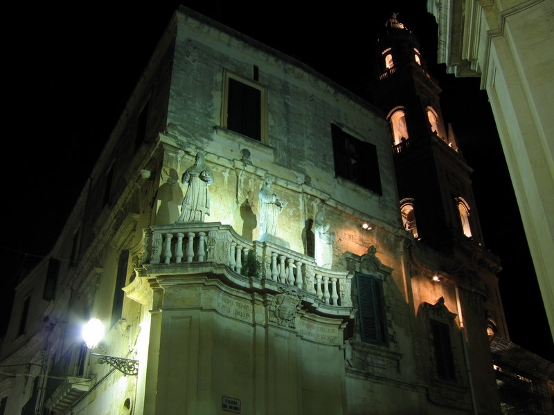 Lecce suggestiva visuale del campanile